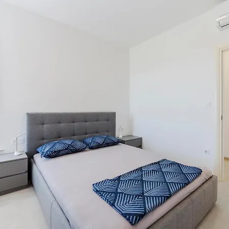 Apartman Awesome In With Kitchen *